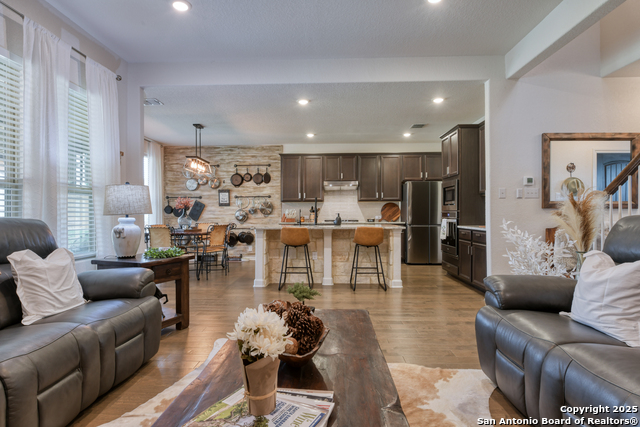 Listing photo id 5 for 1531 Esser Crossing