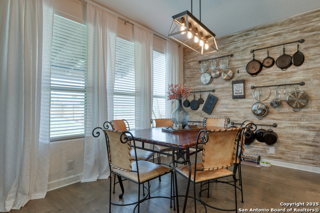 Listing photo id 7 for 1531 Esser Crossing