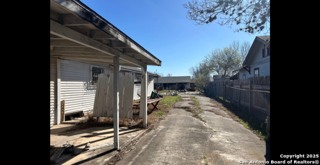 Image 2 of 4 For 916 39th Sw