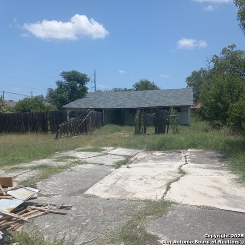 Image 3 of 4 For 916 39th Sw