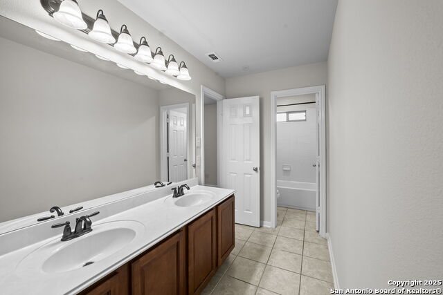 Listing photo id 40 for 8715 Anton Chico
