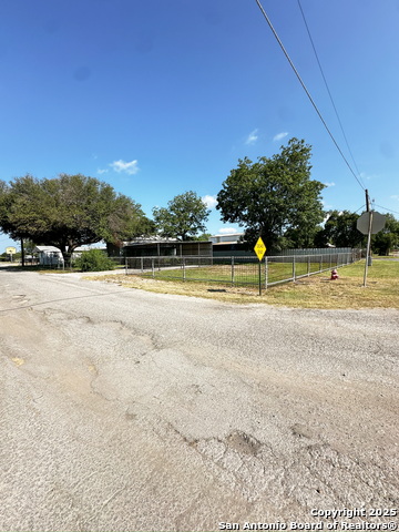 Listing photo id 9 for 000 Fannin St