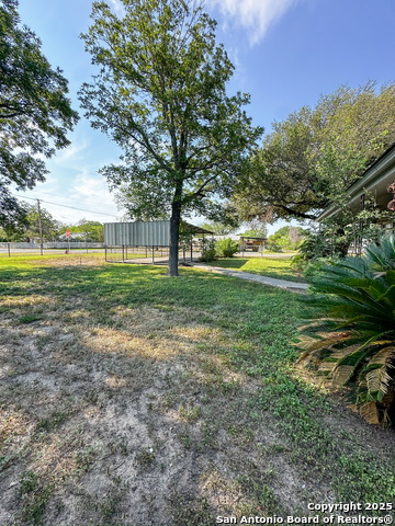 Listing photo id 19 for 000 Fannin St