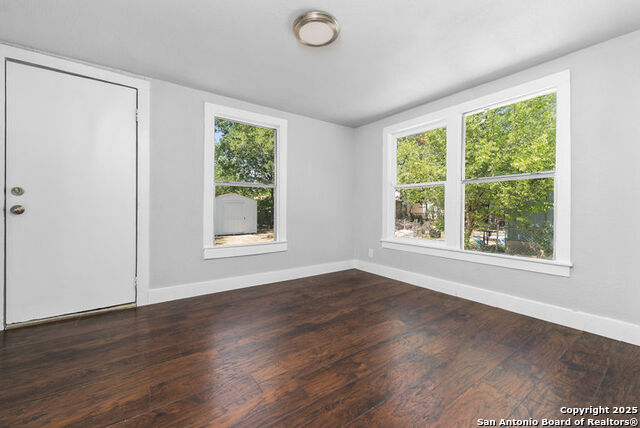 Image 15 of 22 For 1730 Thorain