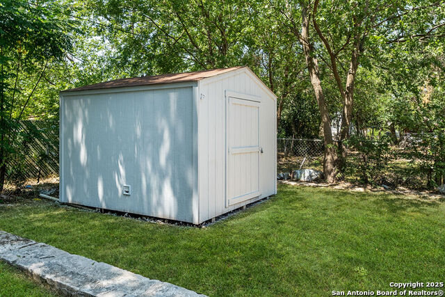 Image 20 of 22 For 1730 Thorain