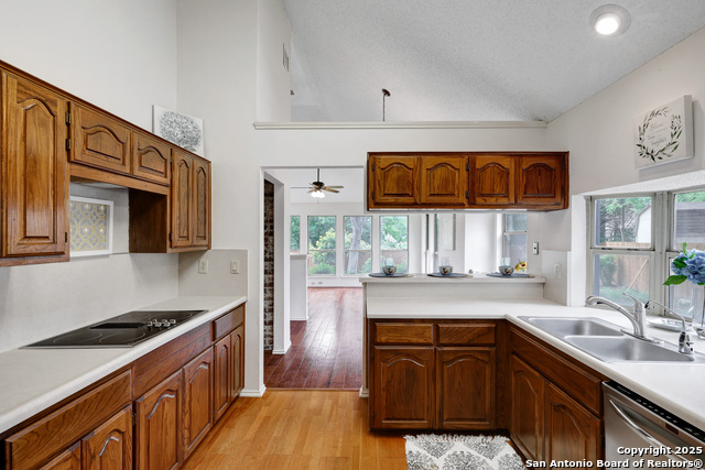 Image 18 of 33 For 13902 Foothills Court St