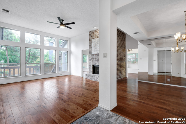 Image 4 of 33 For 13902 Foothills Court St
