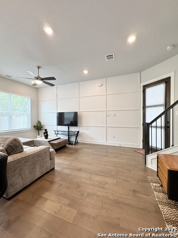 Image 4 of 33 For 5843 Whitby Rd #13