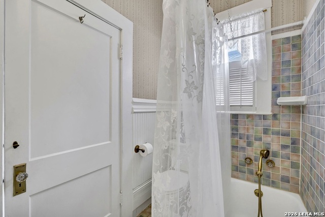 Image 10 of 45 For 705 Guenther E