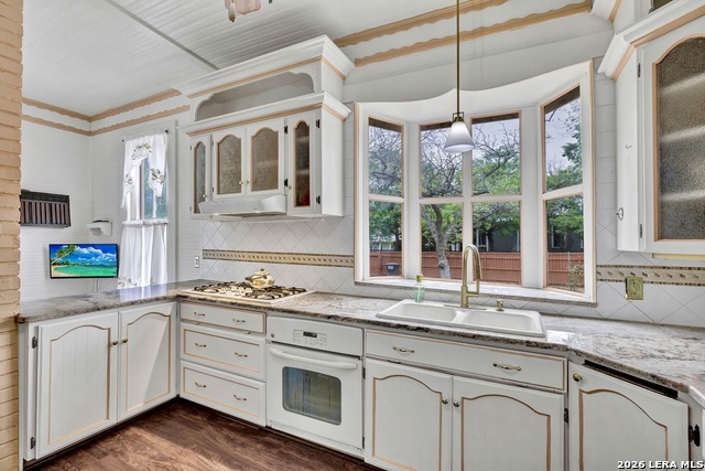 Image 16 of 45 For 705 Guenther E