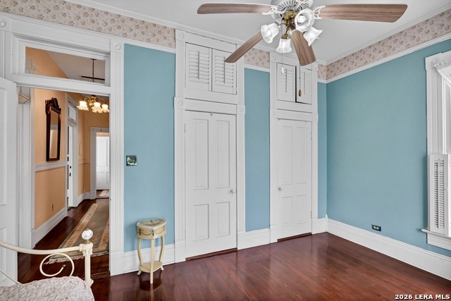 Image 22 of 45 For 705 Guenther E