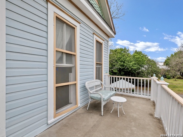 Image 23 of 45 For 705 Guenther E