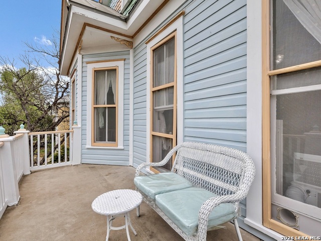 Image 24 of 45 For 705 Guenther E