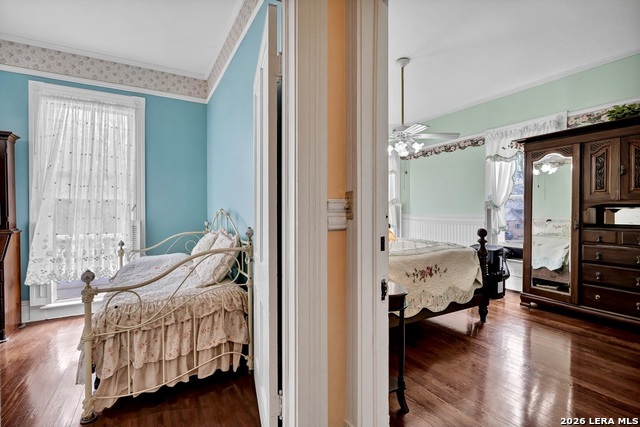 Image 25 of 45 For 705 Guenther E