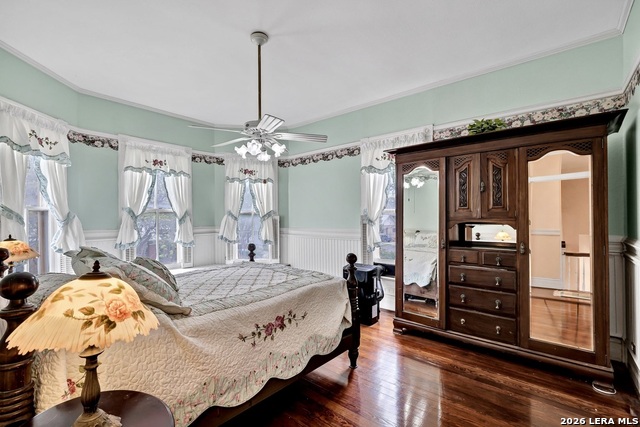 Image 26 of 45 For 705 Guenther E