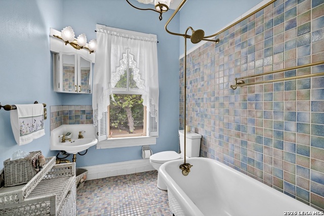 Image 30 of 45 For 705 Guenther E