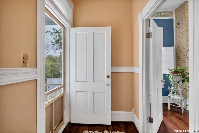 Image 32 of 45 For 705 Guenther E