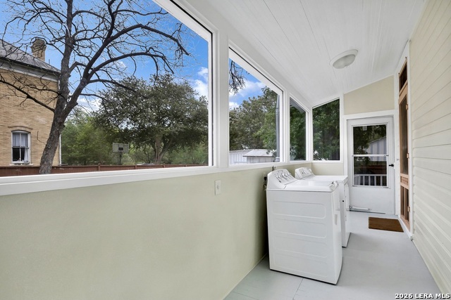 Image 38 of 45 For 705 Guenther E