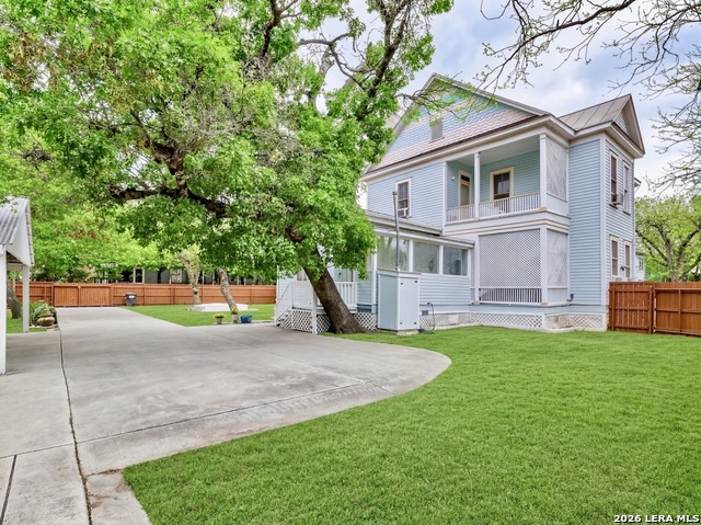 Image 39 of 45 For 705 Guenther E