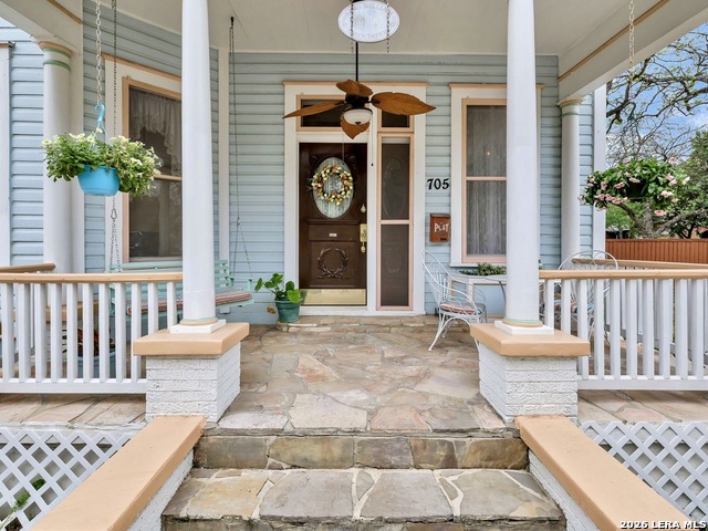 Image 4 of 45 For 705 Guenther E