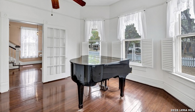 Image 8 of 45 For 705 Guenther E