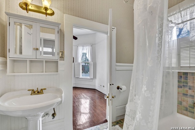 Image 9 of 45 For 705 Guenther E