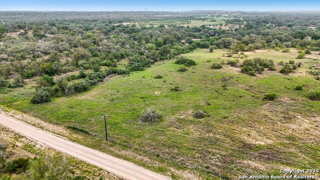 Listing photo id 2 for 25 Pr Vista Hills Ln Tx
