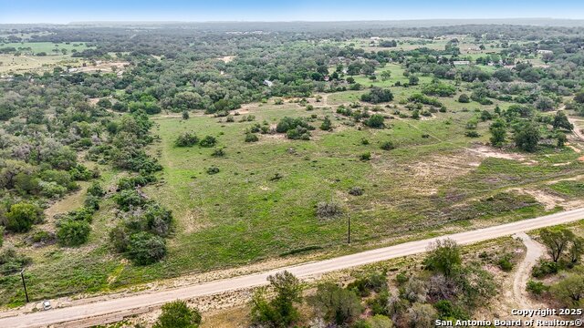 Listing photo id 5 for 25 Pr Vista Hills Ln Tx
