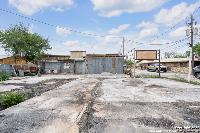 Image 2 of 8 For 108-106 Pear W