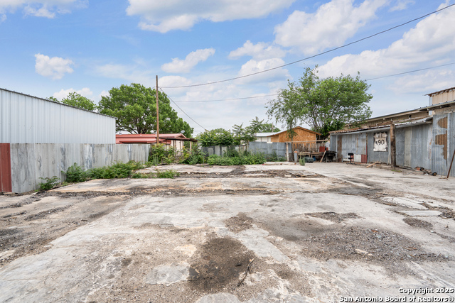 Image 3 of 8 For 108-106 Pear W