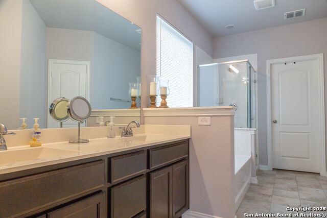 Image 19 of 39 For 8220 Robin Gate