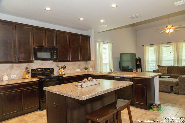 Image 5 of 39 For 8220 Robin Gate