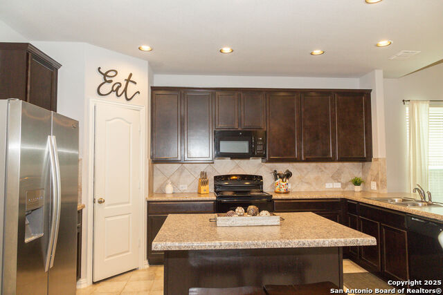 Image 6 of 39 For 8220 Robin Gate
