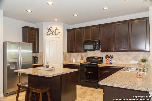 Image 7 of 39 For 8220 Robin Gate