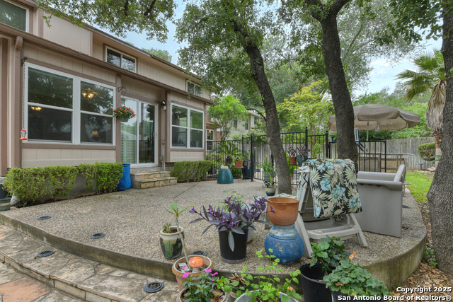 Listing photo id 29 for 8811 Silent Stream