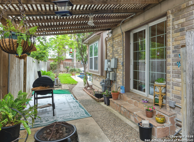 Listing photo id 32 for 8811 Silent Stream