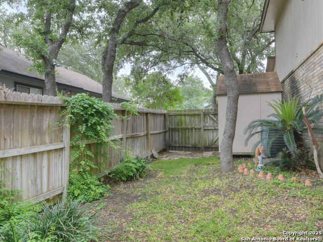 Listing photo id 34 for 8811 Silent Stream