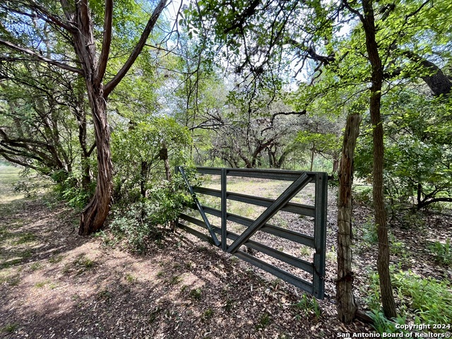 Listing photo id 4 for 13931 Old Scenic Loop