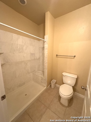 Image 40 of 50 For 6160 Eckhert  103