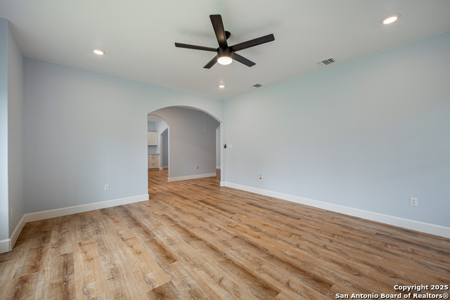 Listing photo id 11 for 715 Sunglo  