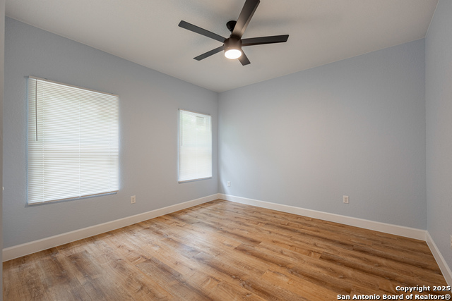 Listing photo id 19 for 715 Sunglo  