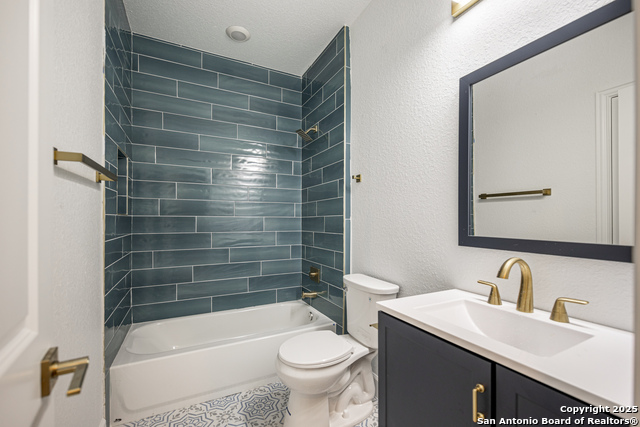 Listing photo id 21 for 715 Sunglo  