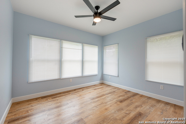 Listing photo id 22 for 715 Sunglo  