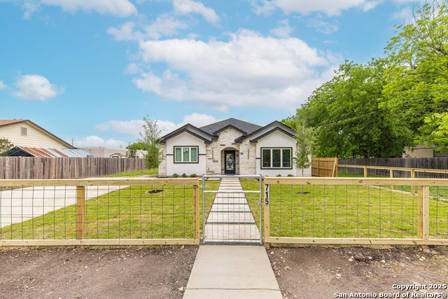 Listing photo id 1 for 715 Sunglo  