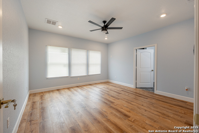 Listing photo id 28 for 715 Sunglo  