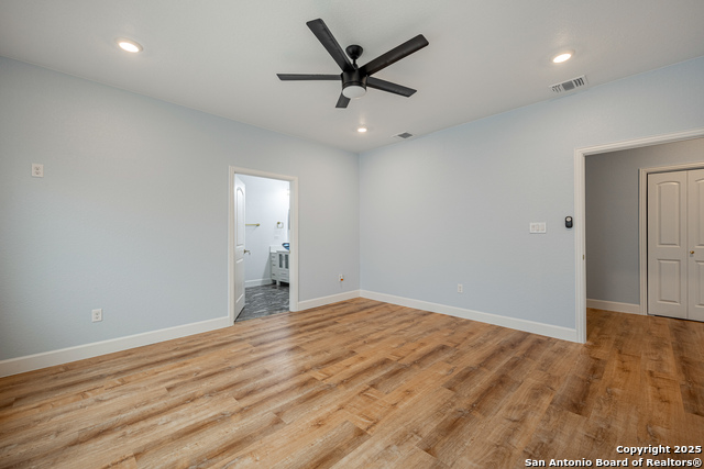 Listing photo id 29 for 715 Sunglo  