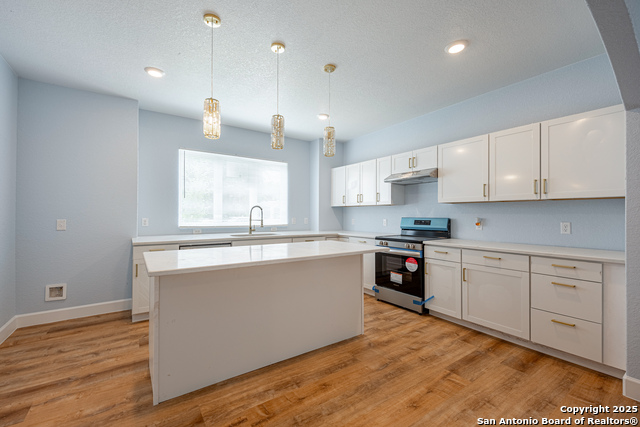 Listing photo id 7 for 715 Sunglo  