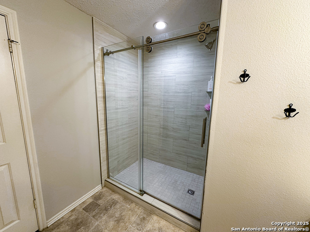 Image 15 of 32 For 16002 Hickory Well Dr