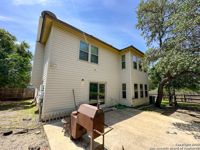 Image 8 of 32 For 16002 Hickory Well Dr