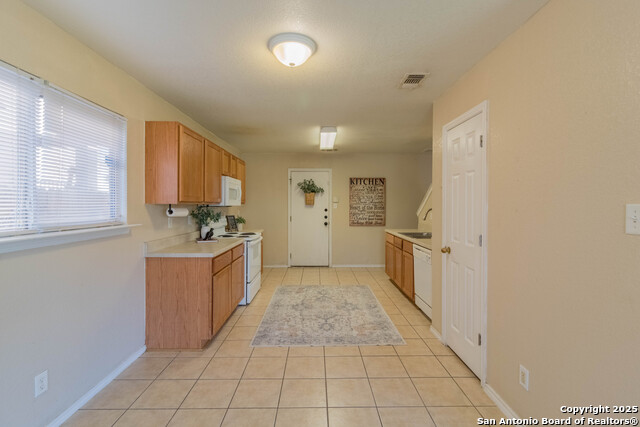 Listing photo id 13 for 6319 Wild Flower Way